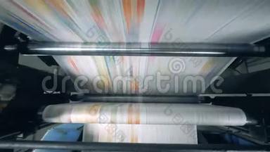 印刷机印刷彩色纯色纸